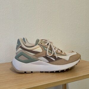 Reebok Women's Classic Leather Legacy Az Cross Trainer